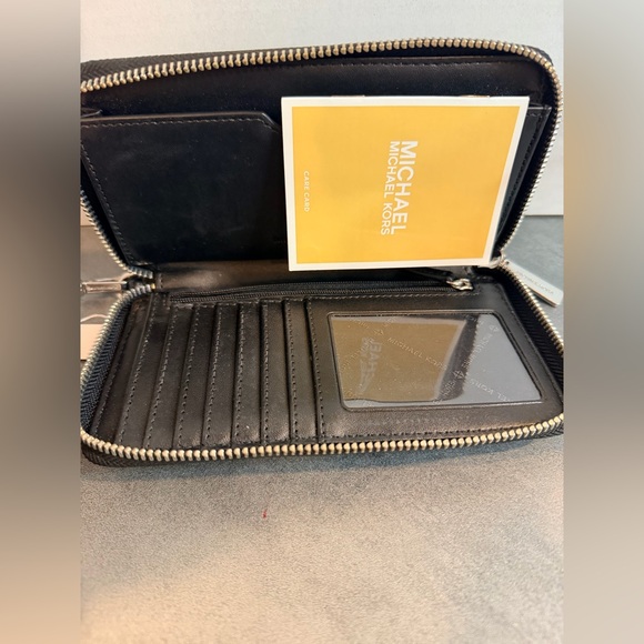 NWOT MICHAEL Michael Kors Black Monogram Wallet - Picture 4 of 8